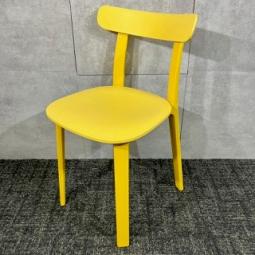 【ぞの】【福岡倉庫在庫品】vitra/ヴィトラ　APC / オールプラスチックチェア　イエロー　ジャスパーモリソン　が入荷しました！　《オフィスバスターズ福岡博多店は、福岡を拠点として、日本全国へ中古オフィス用品・オフィス家具を提供しております》