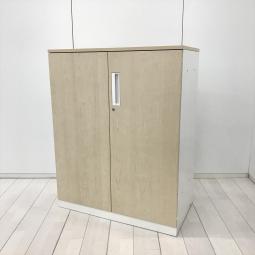 【収納物がひとめで分かる両開き戸タイプ！】■コクヨ（KOKUYO）製　エディア（EDIA）木目シリーズ 　両開き書庫　ローキャビネット 　■天板・ベース付　■シリンダー錠　■本体:ホワイト/扉:ナチュラルオーク