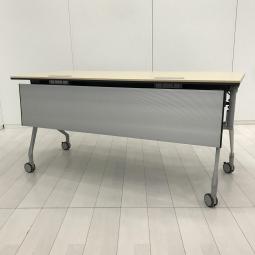 【動かす、つなぐ、すぐ使える。会議を止めないスマートテーブル！】■オカムラ（okamura）製　インターアクトNTシリーズ（INTER ACTNT）　サイドスタックテーブル　W1500×D600×H720mm　■キャスター付　■ 配線口付き　■天板:プライズウッドライト/脚:シルバー