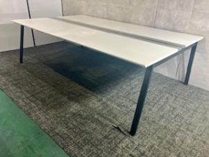 コクヨ製のフリーアドレスデスク(W2400/4名用)/ミーティングテーブル【サイビシリーズ/木目ホワイト色】が入荷しました！＊福岡市で中古オフィス家具をお探しなら、オフィスバスターズ福岡南店へ！