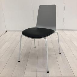 【会議室・打合せ・待合スペースに！】■コクヨ（KOKUYO）製　ミケット（Mycket）スタッキングチェア　ミーティングチェア　■座面パッド付き　■4本脚タイプ　■背:グレー×座:ブラック（合皮・ビニールレザー）