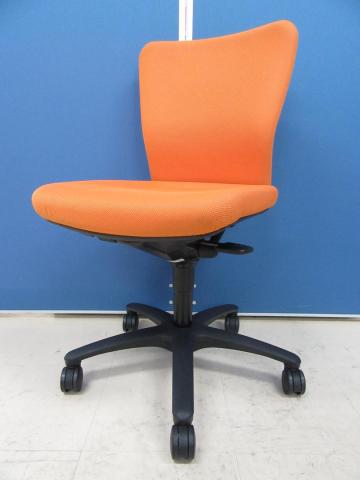 【中古】カロッツァチェア  オカムラ（okamura） 肘無ローバックチェア