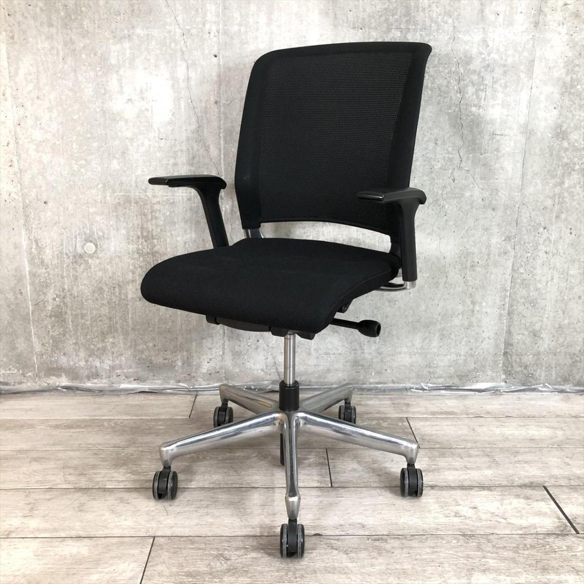 【すっきりとしたフォルムが人気！有名海外メーカー製のスタイリッシュチェア！】■インタースツール（Interstuhl）製　サントス チェア 　肘付き　ハイバック　■可動肘　■背面メッシュ　■ブラック
                        その他シリーズ
                                    中古
            