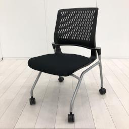 【高いデザイン性と長時間利用でも快適な座り心地のミーティングチェア！】■コクヨ(KOKUYO)製　オルディナ(Ordina)チェア　肘無しミーティングチェア　ネスティングチェア　■背面樹脂メッシュ×座面:ブラック【IB】