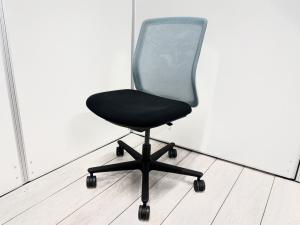 ローコストながら使い勝手抜群、シンプルフォルムのOAチェア！大人気背面メッシュチェアが入荷！ 
■内田洋行/カリッサ2 (CARISSA2)/背面：アクアブルー×座面：ブラック　フレーム：ホワイト
