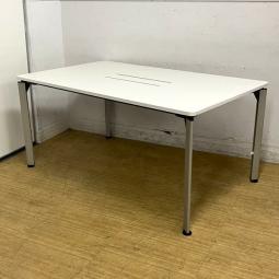 イトーキ　DE　ミーティングテーブル　幅1500mm×奥行900mmの定番サイズ　4名様推奨　ホワイト天板　シンプルな4つ脚タイプ　配線付き