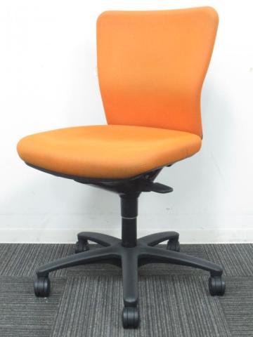 【中古】カロッツァチェア  オカムラ（okamura） 肘無ローバックチェア