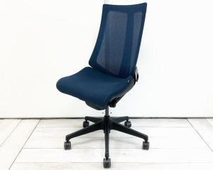 【最先端のワークチェア！座る姿勢や身体の動きにフレキシブルに対応！】■イトーキ(ITOKI)製　アクト(Act)チェア　肘無　ハイバック　メッシュ背面　■ネイビーブルー×ブラックシェル【AD】