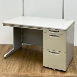 【定価11万円】【3段引き出し一体型で圧倒的な収納力！定番デスク！！】■オカムラ製 (okamura) 　SDシリーズ　片袖机　幅1200㎜　■シリンダー錠　■ライトグレー　※日焼け、サビ有りのため特価【AD】