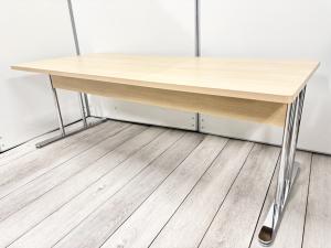 ファミレスブースに最適なミーティングテーブルが入荷！木目ナチュラルの天板と金属フレームの脚がかっこいい！
■オカムラ/LW12/ネオウッドライト　W1800/D750/H650㎜