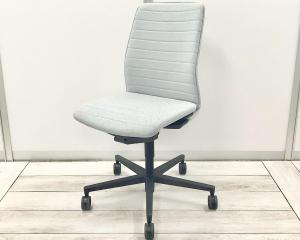 【インテリア発想から生まれた人気タスクチェアー！】■コクヨ（KOKUYO）製　ファブレ（FABRE）チェア　■ファブリック/ストライプタイプ　■ライトグレー 【弊社使用欄：A01070986】