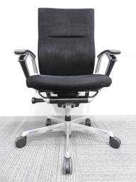 【最上級の品質！上質な座り心地を実現！】■オカムラ　デュークチェア　肘付　ブラック　 ■エグゼクティブにふさわしい風格！【Okamura　Duke】584532