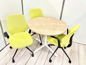 おしゃれな丸テーブルと人気ミーティングチェア3脚のセット商品！リフレッシュルームなどにおすすめ！
 ■テーブル：イトーキ/ホバー/ナチュラル　イトーキ/キュアチェア（QuA）/シトラスグリーン　Φ900㎜　ABW