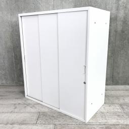 【スライド式なので開閉スペースに困りません！人気の３枚引き戸書庫！】■イトーキ （ITOKI）製　シンラインシリーズ　引き違い書庫　ローキャビネット　3枚引き戸　H1040㎜　■シリンダー錠　■ホワイト　※ベースなし　【弊社使用欄：A01057149】