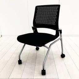 【586181】【高いデザイン性と長時間利用でも快適な座り心地のミーティングチェア！】■コクヨ(KOKUYO)製　オルディナ(Ordina)チェア　肘無しミーティングチェア　ネスティングチェア　■背面樹脂メッシュ×座面:ブラック　オフィスバスターズ　水戸サテライト　大子町　北茨城市　高萩市　日立市　常陸太田市　常陸大宮市　那珂市　東海村　ひたちなか市　城里町 水戸市　笠間市　茨城町　大洗町　小美玉市