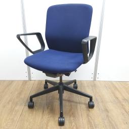 ★【T4】【商品入替のため、残り6脚限り】ウチダ製　クレネ　ダークブルー　ブラックフレーム　肘付き　ミドルバック　リング肘※固定肘　柔らかさと美しさ・心地よさが人気の肘付OAチェア！　スタイリッシュなデザイン！　肘付きミドルバックチェア！！