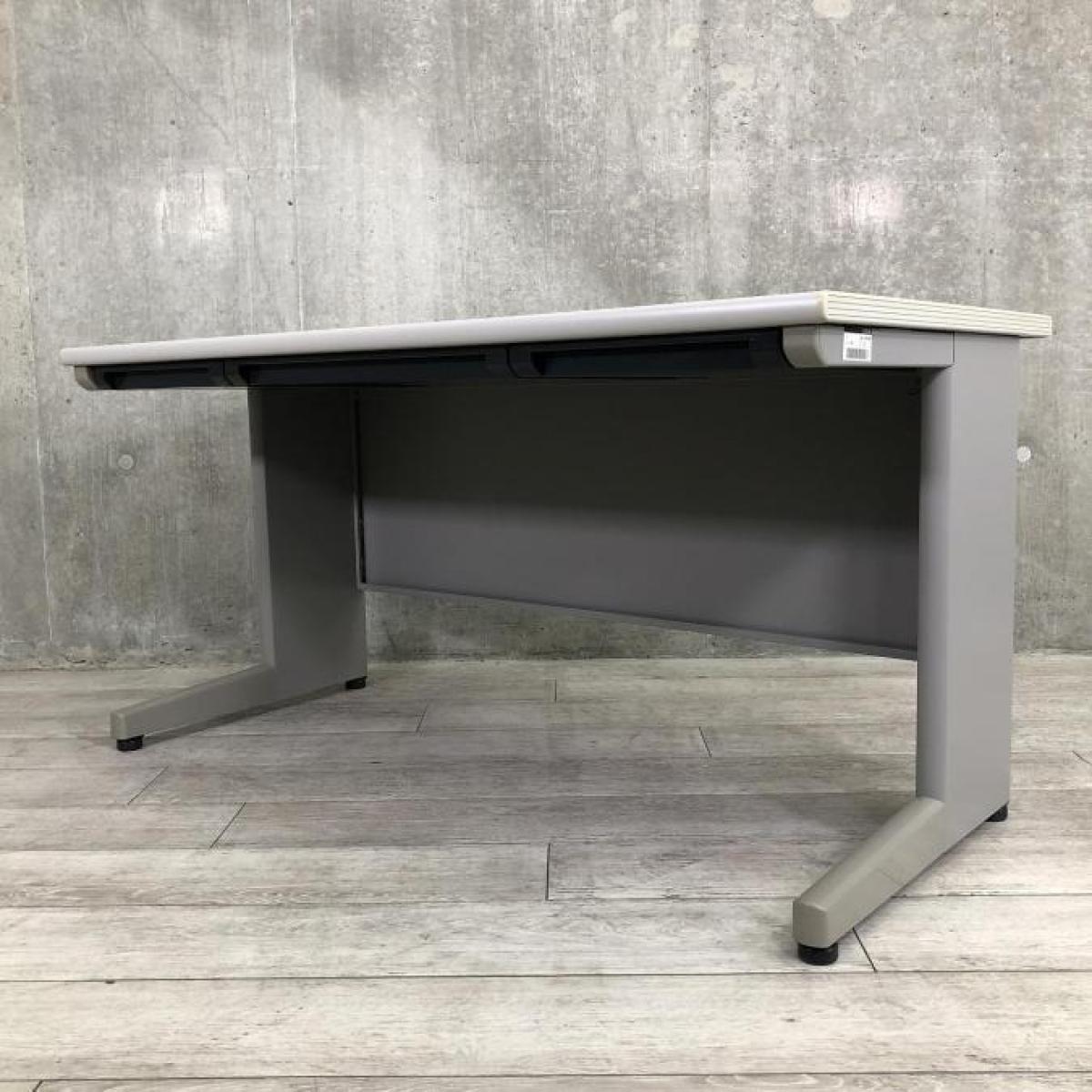 【広く使える幅1400㎜のスタンダードな平デスクが入荷！】■イトーキ（ITOKI）製　CZNシリーズ　平机　■引き出し付　■Ｗ1400×D700×Ｈ700㎜　■グレー
                        CZN デスク
                                    中古
            