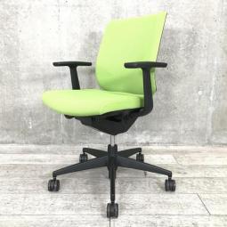【4/22に４脚入荷予定！】■コクヨ(KOKUYO)製　ウィザード(wizard)チェア　肘付　ローバック　■固定肘　■イエローグリーン×ブラックシェル