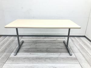 足元が広々使えるT字脚の木目テーブル#岐阜市 #大垣市 #各務原市 #多治見市 #羽島市 #一宮市 #名古屋市 #春日井市 #小牧市 #四日市市 #三重県 #滋賀県