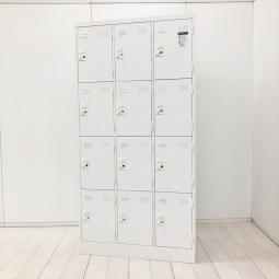 【12人分をスマートに管理！オフィスを整える定番ロッカー！】■コクヨ（KOKUYO）製　12人用（3列4段）パーソナルロッカー　W900×D515×H1790mm　■ダイヤル錠　■ホワイト 　※マスターキー(非常用開錠キー)作成不可の商品となります。