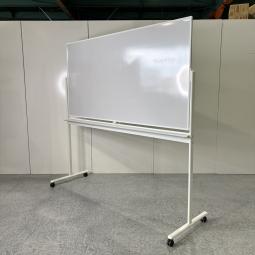 【会議・研修・現場共有まで！】【キャスター付きで移動らくらく】■オカムラ製　ホワイトボード　■両面タイプキャスター付き　W1900xH1800サイズ