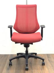 【肩から腕を開放する美しいフォルム！】■イトーキ製　エフチェア　可動肘付　レッド　背面メッシュ　■姿勢の変化にフレキシブルに対応！【ITOKI　fチェア】586622