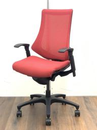 【姿勢の変化にフレキシブルに対応！】■イトーキ　エフチェア　可動肘付　レッド　背面メッシュ　■肩から腕を開放する美しいフォルム！スタイリッシュなデザイン！【ITOKI　fチェア】586603