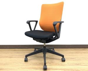 ワークチェア アームレスト付き 固定肘 ブラックフレーム オススメ(おすすめ) 大人気 ・ITOKI/イトーキ ・epios/エピオスチェア ※横浜本店撮影画像※