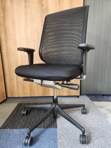 【中古】メダ２チェア  vitra（ヴィトラ） 肘付ハイバックチェア