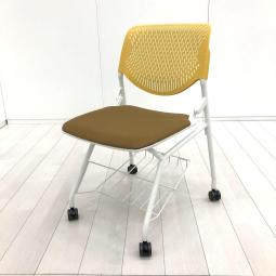 【フレキシブルに使えるキャスター付！】■オカムラ　ルナシリーズ　ネスティングチェア　背:イエロー(ヌード)　座:ブラウン(クッション)　■便利に使える！足元棚付き！　ルナチェア【ABW】