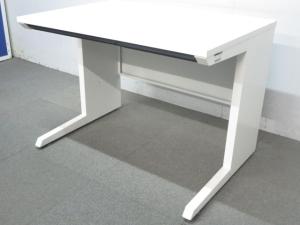 【使いやすさを追究したオフィスデスク！】■イトーキ製　シーゼットアールシリーズ　平机　W1000×D700×H720mm　■高品質で使いやすい！人気商品！【ITOKI　CZR】