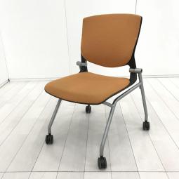 【しなやかにワーカーを受け止める洗練されたデザイン！使わない時は重ねて収納可能！】■オカムラ(okamura)製　グラータ(Grata)チェア　肘無し　ミーティングチェア　ネスティングチェア　■キャスター付　■座面：布/背面：背パッド　■オレンジ　【ABW商材】