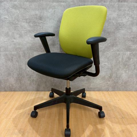 【中古】プラオチェア  イトーキ（ITOKI） 肘付ローバックチェア