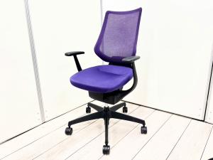 【座りながら健康に！】イスとひとつになれる新感覚！360°揺れて体を自由に動かせる「グライディング・メカ」搭載！ 
■コクヨ/イングチェア （ing）/ディープパープル　背面メッシュタイプ　ウィルビーイング【ABW】