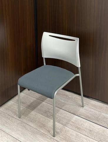 【中古】ライタス LTS-4F アイリスチトセ スタッキングチェア