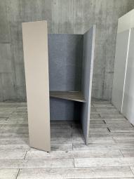 【2021年製】【右開口】【ワーカーの集中を高める省スペースなワークブースが入荷！】■オカムラ（okamura）製　ドレープシリーズ　（drape）　テトラワイドタイプ　集中ワークブース 　ソロワークブース　W1000×D1000×H1920㎜　■外側：ベージュ/　内側：グレー　■天板ナチュラル【ABW商材】【関東倉庫在庫品】【弊社使用欄：A01070366】