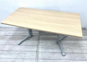 【定価約13万円】【キャスター付で移動簡単！人気なナチュラル天板のミーティングテーブル入荷！】■オカムラ/アクティアフェローシリーズ　■ミーティングテーブル　■ナチュラル　■キャスター付