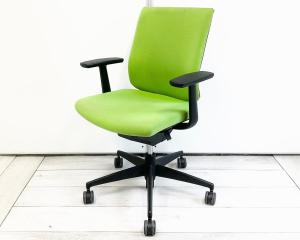 【人間工学を駆使した快適なワーキングチェア！】■コクヨ　ウィザードチェア　肘付　グリーン　■背骨のＳ字形状にジャストフィット！【KOKUYO　Wizard】