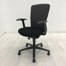 【ローコストチェアの定番！厚めのクッションが体をサポート！】■ウチダ(UCHIDA)製　ルディオ(Ludio)シリーズ　肘付ハイバックチェア　クッションタイプ　■固定肘　■背面：ダークグレー/座面：ブラック