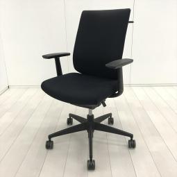 【オフィスの王道！納得の座り心地！魔法のように売れ続けている定番のチェア！】■コクヨ(KOKUYO)製　ウィザード2(wizard2)チェア　肘付ハイバック　■固定肘　■ハンガー・ランバーサポート付き　■ブラック