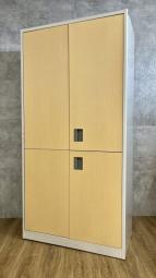 【定価約30万円】【オフィスに馴染みやすい書庫型キッチンキャビネット！】■オカムラ/カップケースシリーズ　■コンセント付　■ナチュラル