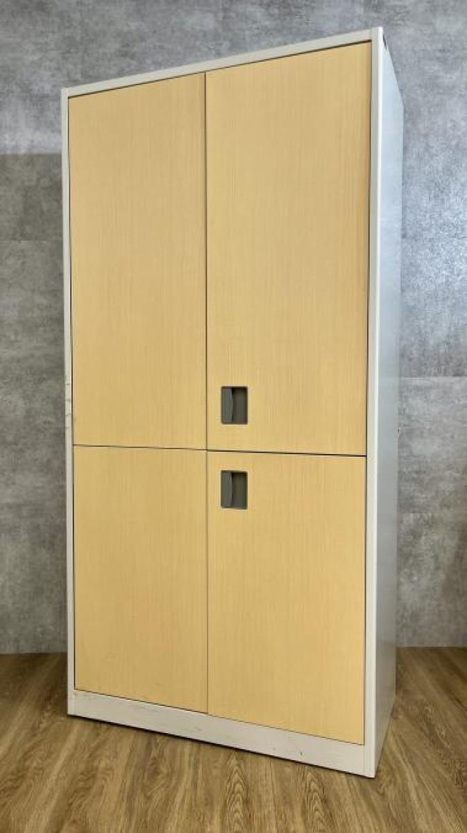 【定価約30万円】【オフィスに馴染みやすい書庫型キッチンキャビネット！】■オカムラ/カップケースシリーズ　■コンセント付　■ナチュラル
                        その他シリーズ
                                    中古
            