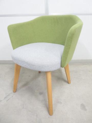 【リビングテイストのミーティングエリアやラウンジにフィット！】■コクヨ製　コーデシリーズ　ミーティングチェア　肘付　背：グリーン / 座：グレー　木製4本脚　■ゆったりとした雰囲気の空間づくりにオススメ！【アームチェア】【ラウンジチェア】【KOKUYO　COODE】【ABW】