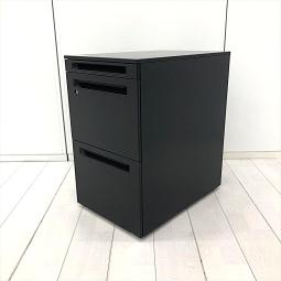 【586917】【フリアドデスクや平机の収納力アップに！　ファイルや書類の収納に最適な3段ワゴン！】■オカムラ（okamura）製　プロユニット（Pro Unit）シリーズ　フリアド用　3段ワゴン　H650㎜　■シリンダー錠　■ブラック　オフィスバスターズ　水戸サテライト　大子町　北茨城市　高萩市　日立市　常陸太田市　常陸大宮市　那珂市　東海村　ひたちなか市　城里町 水戸市　笠間市　茨城町　大洗町　小美玉市