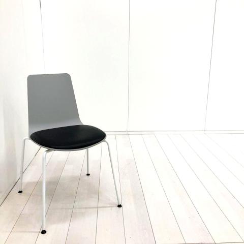 【中古】ミケット K03S-2-E22　K03B-01-1 コクヨ（KOKUYO） スタッキングチェア