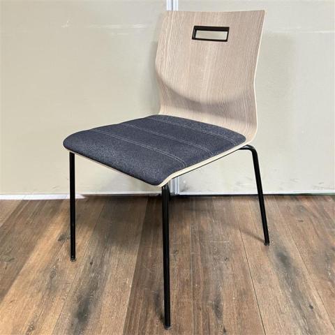 【中古】スイープ L409AC FXW4 オカムラ（okamura） スタッキングチェア