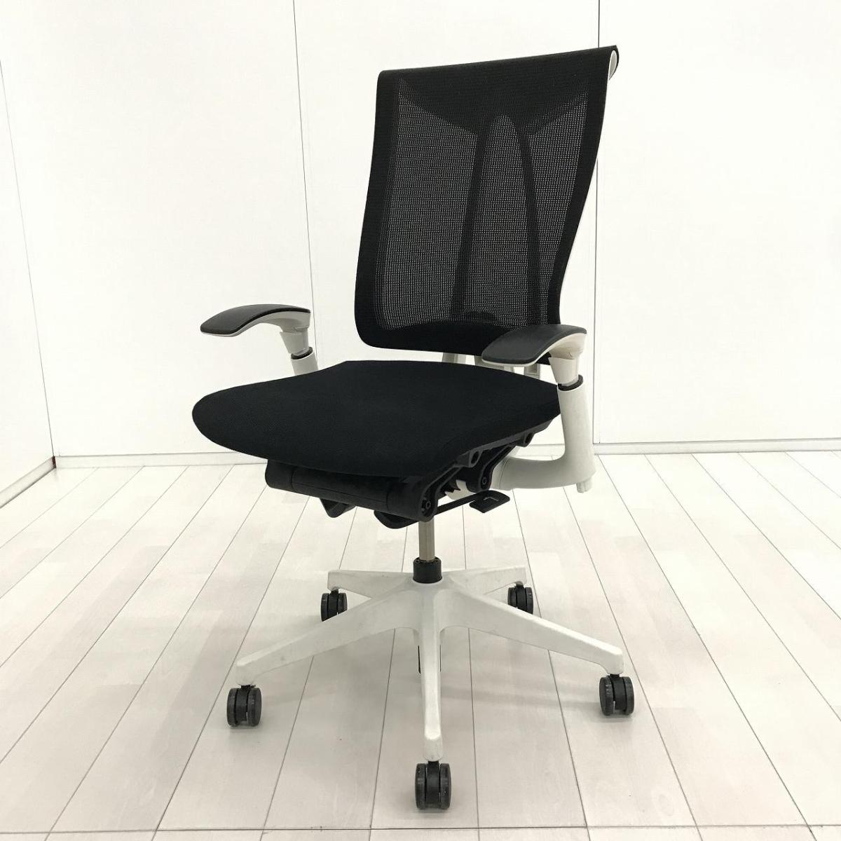 【座るとわかる快適さ・骨盤にしっかりフィットする！チェア自らが動き座る人の体を支える「おもてなし」の心を体現した高級チェア！ 】■イトーキ(ITOKI)製　セレーオ(celeeo)チェア　肘付き　ハイバック　メッシュ背面　■ブラック　■可動肘 【弊社使用欄：A01071357】
                        セレーオチェア
                                    中古
            