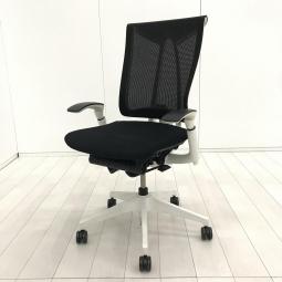 【座るとわかる快適さ・骨盤にしっかりフィットする！チェア自らが動き座る人の体を支える「おもてなし」の心を体現した高級チェア！ 】■イトーキ(ITOKI)製　セレーオ(celeeo)チェア　肘付き　ハイバック　メッシュ背面　■ブラック　■可動肘 【弊社使用欄：A01071357】