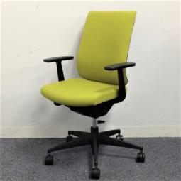 【背骨のS字形状にジャストフィット！スタイリッシュなデザインで快適なワーキングチェア！】■コクヨ（KOKUYO）製　ウィザード2チェア（Wizard2）肘付ローバック　■ランバー付　■ライトグリーン　■固定肘