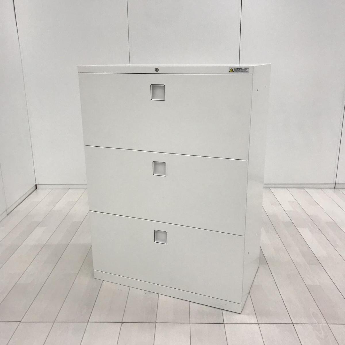 【幅800㎜】【オフィスの書類をスッキリ整理！取っ手がどの方向からでも開くマルチハンドルが人気の書庫シリーズ！】■オカムラ(okamura)製　レクトライン(Rectline)シリーズ　3段ラテラル　ローキャビネット　■W800×Ｄ450×Ｈ1100mm　■シリンダー錠　■ホワイト　【関東倉庫在庫品】【弊社使用欄：A01044868】【HU】
                        レクトライン
                                    中古
            